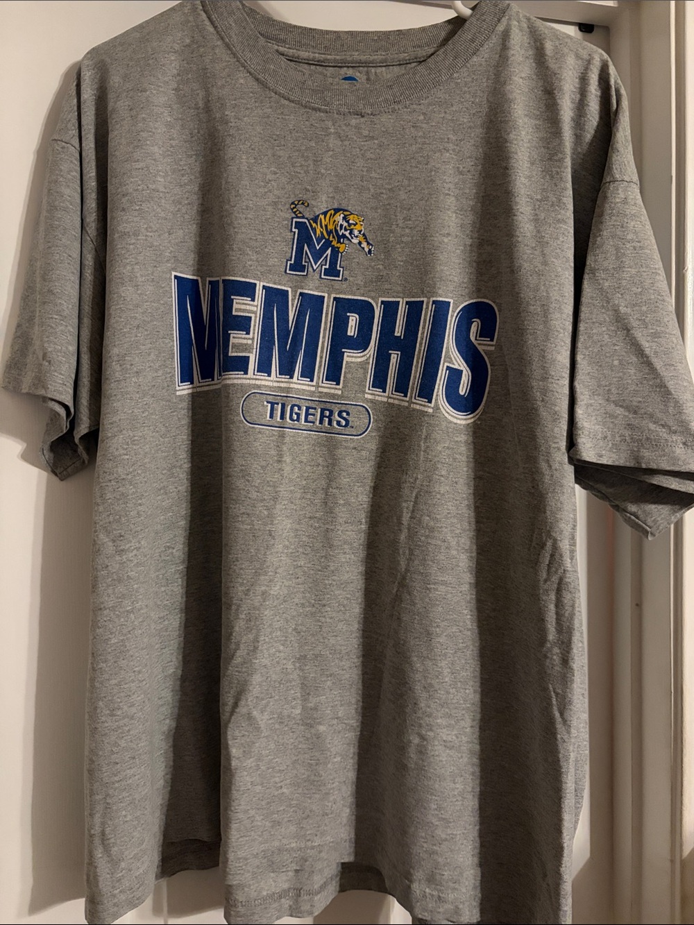 Memphis Tigers short-sleeved t-shirt (Unisex size XL)